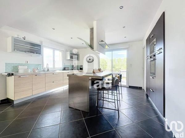 Pavillon 7 pièces de 135 m² à Delettes (62129)