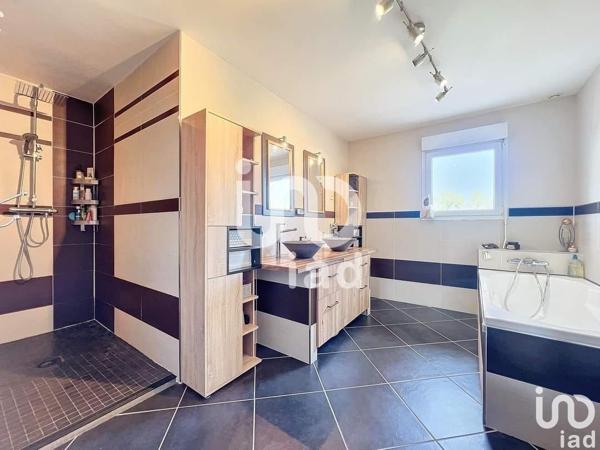 Pavillon 7 pièces de 135 m² à Delettes (62129)