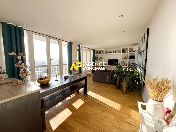 Appartement 3 pièces de 64m² avec terrasse de 100m², parking et cave à 8 minutes de la gare du centre. €250 000 ** - Référence 4508