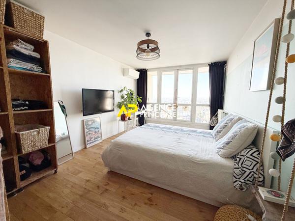 Appartement 3 pièces de 64m² avec terrasse de 100m², parking et cave à 8 minutes de la gare du centre. €250 000 ** - Référence 4508