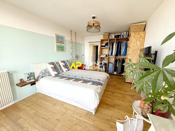 Appartement 3 pièces de 64m² avec terrasse de 100m², parking et cave à 8 minutes de la gare du centre. €250 000 ** - Référence 4508