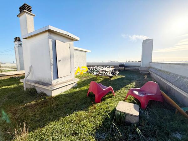 Appartement 3 pièces de 64m² avec terrasse de 100m², parking et cave à 8 minutes de la gare du centre. €250 000 ** - Référence 4508