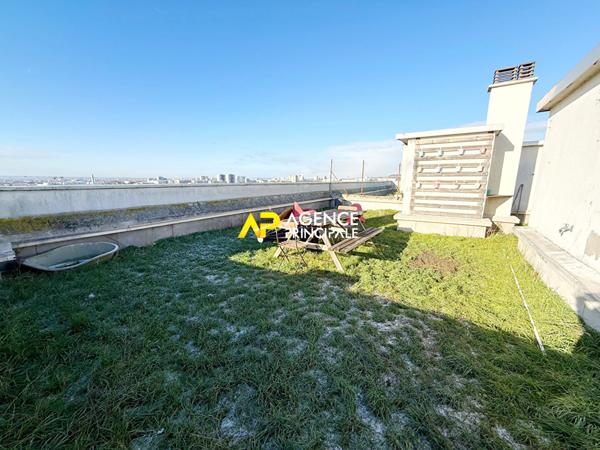 Appartement 3 pièces de 64m² avec terrasse de 100m², parking et cave à 8 minutes de la gare du centre. €250 000 ** - Référence 4508