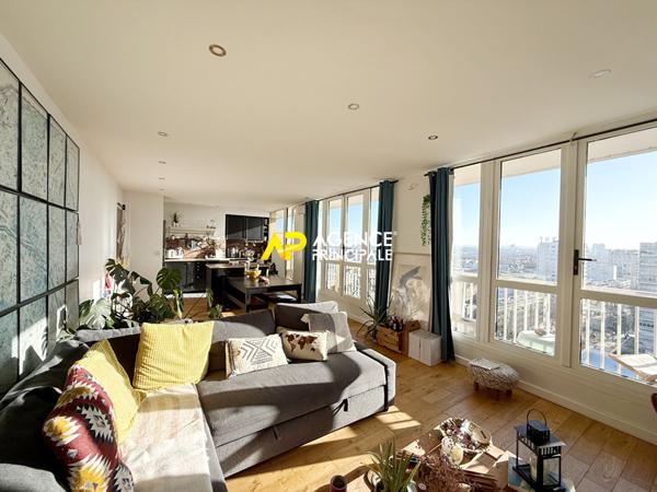 Appartement 3 pièces de 64m² avec terrasse de 100m², parking et cave à 8 minutes de la gare du centre. €250 000 ** - Référence 4508