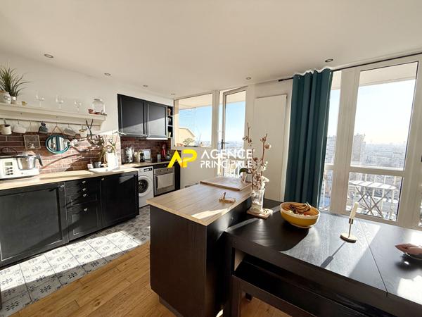 Appartement 3 pièces de 64m² avec terrasse de 100m², parking et cave à 8 minutes de la gare du centre. €250 000 ** - Référence 4508