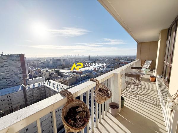 Appartement 3 pièces de 64m² avec terrasse de 100m², parking et cave à 8 minutes de la gare du centre. €250 000 ** - Référence 4508