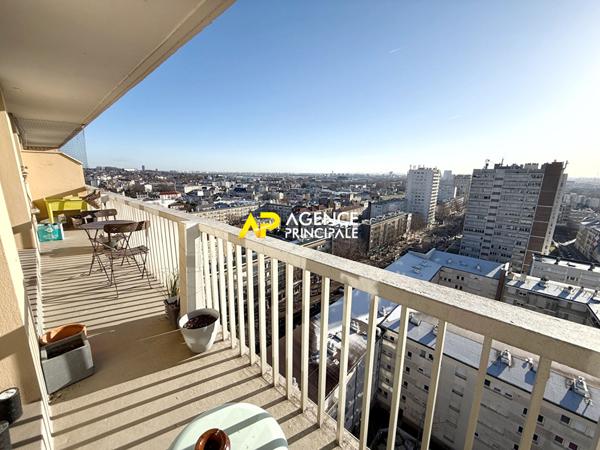 Appartement 3 pièces de 64m² avec terrasse de 100m², parking et cave à 8 minutes de la gare du centre. €250 000 ** - Référence 4508
