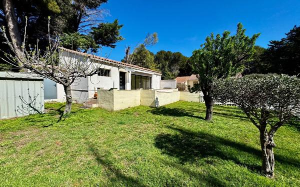 Maison à vendre    8 pièces •  Eyguières