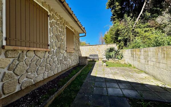 Maison à vendre    8 pièces •  Eyguières