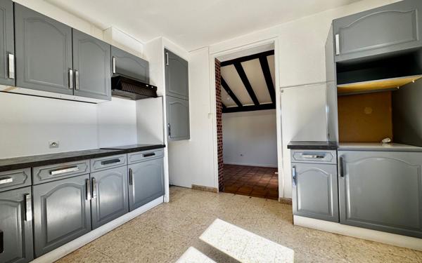 Maison à vendre    8 pièces •  Eyguières