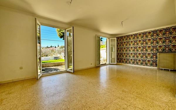 Maison à vendre    8 pièces •  Eyguières