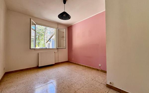 Maison à vendre    8 pièces •  Eyguières