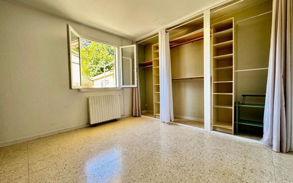 Maison à vendre    8 pièces •  Eyguières