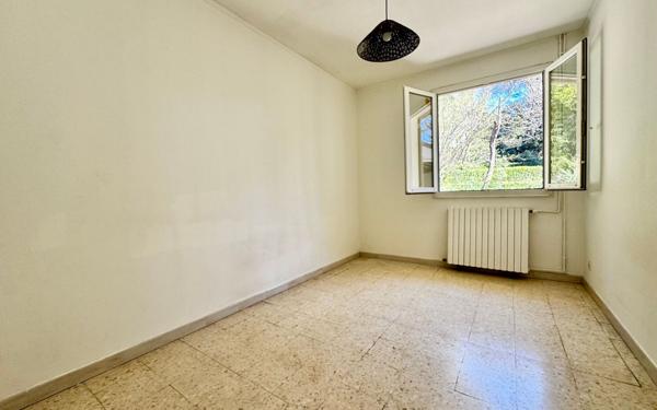 Maison à vendre    8 pièces •  Eyguières