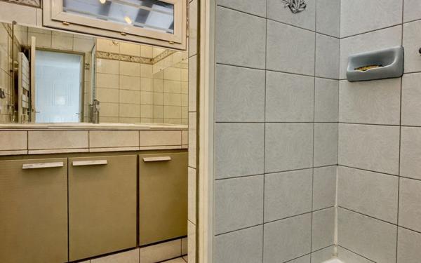 Maison à vendre    8 pièces •  Eyguières