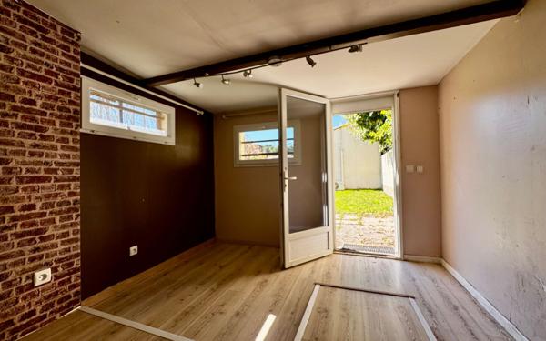 Maison à vendre    8 pièces •  Eyguières