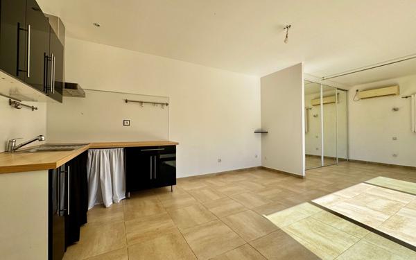 Maison à vendre    8 pièces •  Eyguières