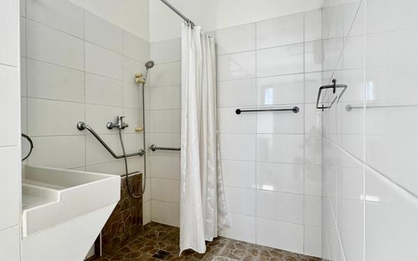 Maison à vendre    8 pièces •  Eyguières