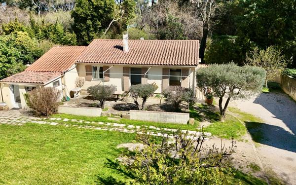 Maison à vendre    8 pièces •  Eyguières