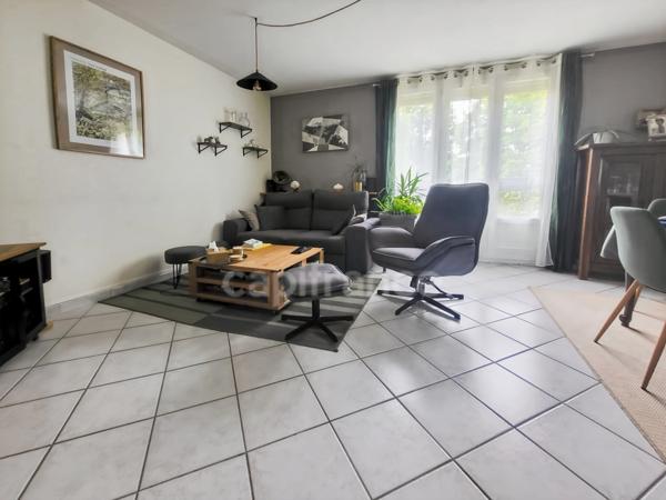 Chevigny-Saint-Sauveur, charmant appartement T4 de 86 m²
