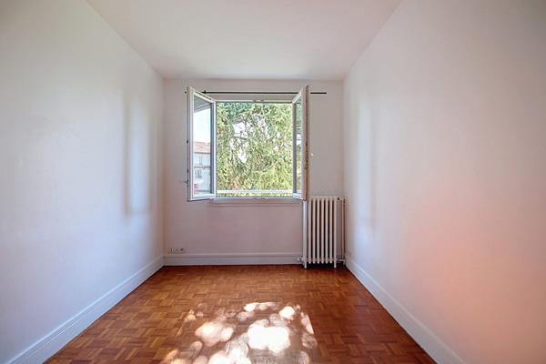 APPARTEMENT RUEIL-MALMAISON BELLE-RIVE 3 PIECES 2 CHAMBRES 2ÈME ET DERNIER ÉTAGE, BALCON, 2 MN A PIED DU RER, TRAVAUX DE RENOVATION ENERGETIQUE VOTES ET PAYES