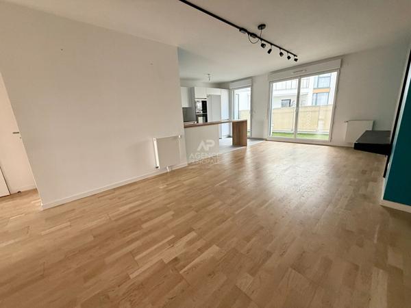 Appartement 4 pièce(s) POISSY €430 000 ** - Référence 8890