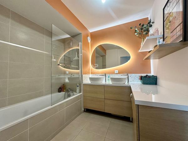 Appartement 4 pièce(s) POISSY €430 000 ** - Référence 8890