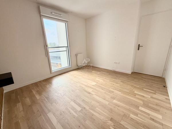 Appartement 4 pièce(s) POISSY €430 000 ** - Référence 8890