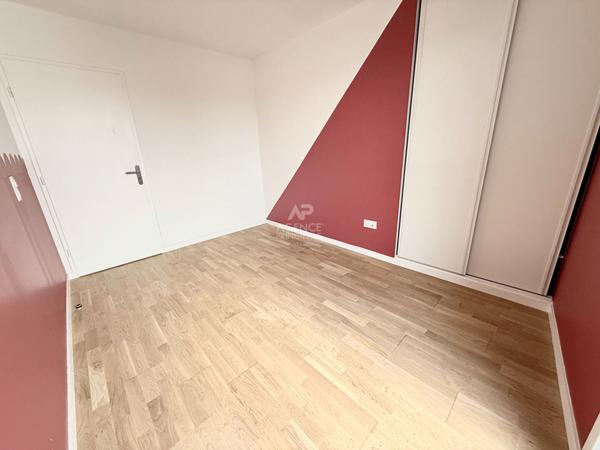 Appartement 4 pièce(s) POISSY €430 000 ** - Référence 8890