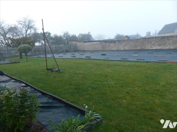 COMMER- Terrain avec CU positif dans le bourg non viabilisé.