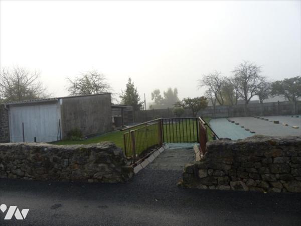 COMMER- Terrain avec CU positif dans le bourg non viabilisé.