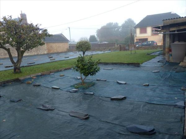 COMMER- Terrain avec CU positif dans le bourg non viabilisé.