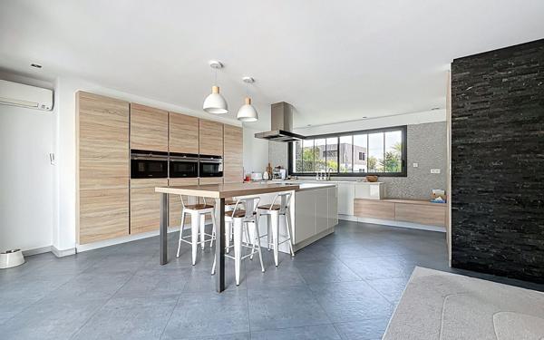 Maison à vendre    6 pièces • 198,25 m2 Nieul-sur-Mer