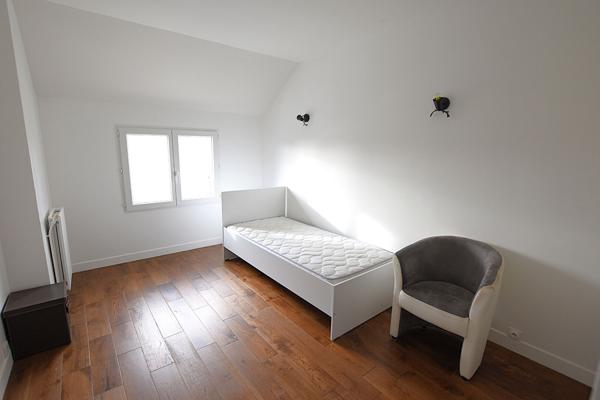 4 chambres 15 m² dans maison meublée en colocation Cergy de 149 m²