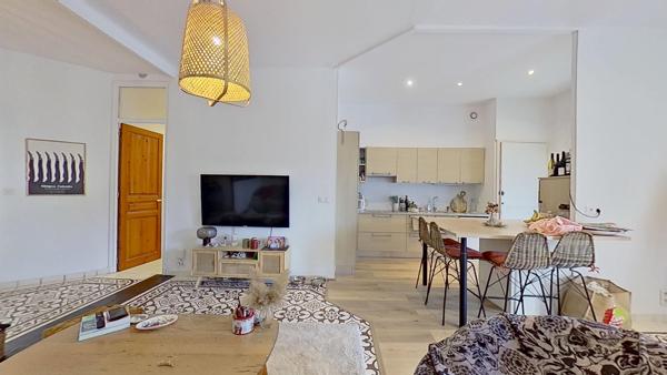 Appartement
         3 pièces
        - 75 m² 170 000 € *