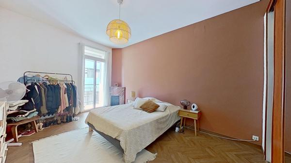 Appartement
         3 pièces
        - 75 m² 170 000 € *