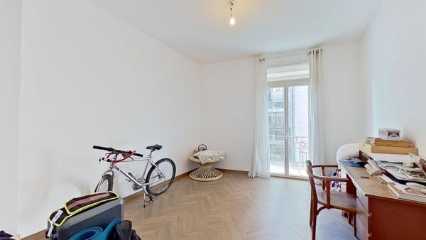 Appartement
         3 pièces
        - 75 m² 170 000 € *