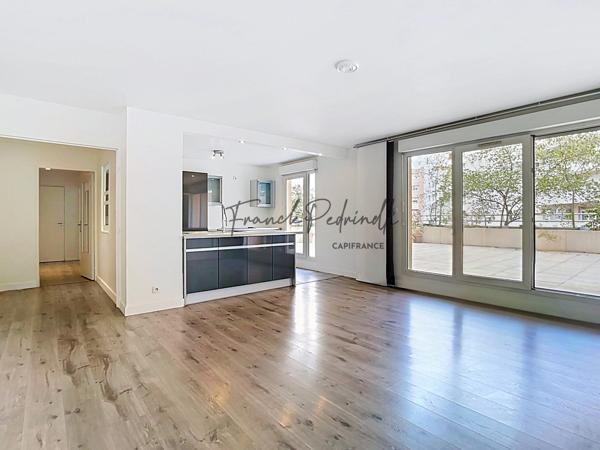 Appartement à vendre 3 pièces 72 m²  VILLEURBANNE (69) CHARPENNES – Place Charles Hernu avec terrasse exceptionnelle de 75 m²