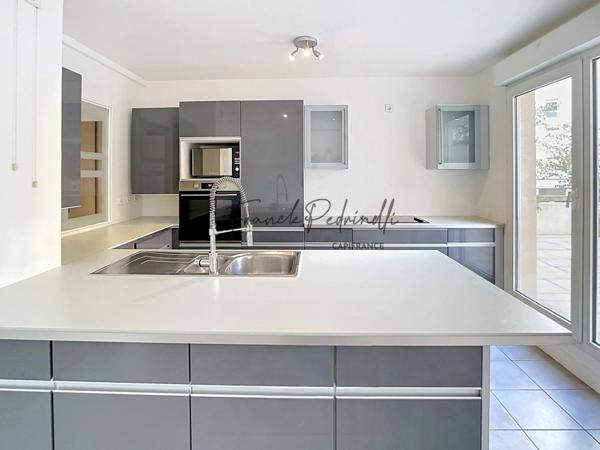 Appartement à vendre 3 pièces 72 m²  VILLEURBANNE (69) CHARPENNES – Place Charles Hernu avec terrasse exceptionnelle de 75 m²