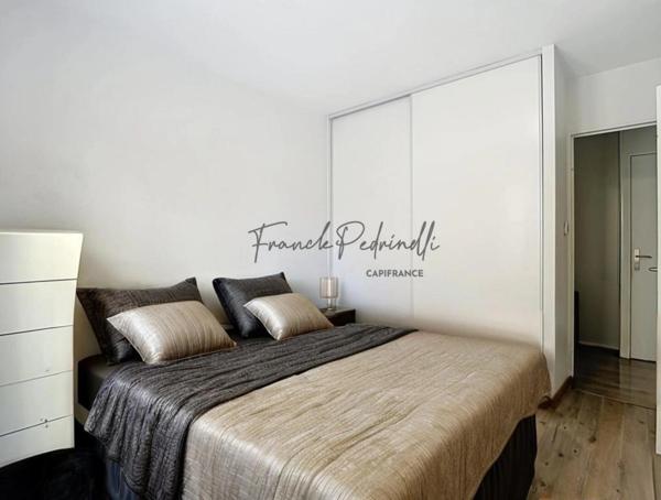 Appartement à vendre 3 pièces 72 m²  VILLEURBANNE (69) CHARPENNES – Place Charles Hernu avec terrasse exceptionnelle de 75 m²
