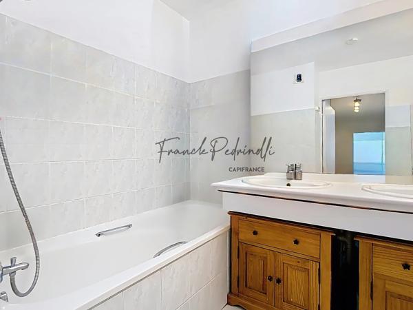 Appartement à vendre 3 pièces 72 m²  VILLEURBANNE (69) CHARPENNES – Place Charles Hernu avec terrasse exceptionnelle de 75 m²