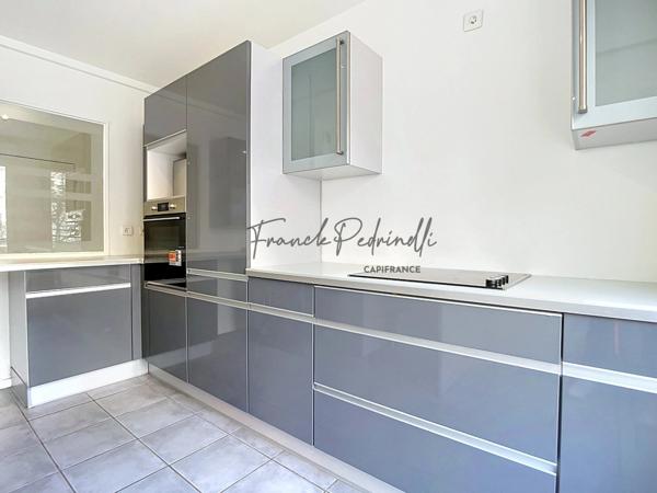Appartement à vendre 3 pièces 72 m²  VILLEURBANNE (69) CHARPENNES – Place Charles Hernu avec terrasse exceptionnelle de 75 m²