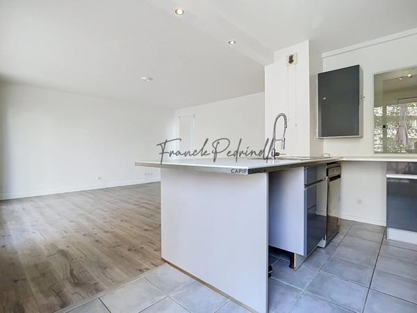 Appartement à vendre 3 pièces 72 m²  VILLEURBANNE (69) CHARPENNES – Place Charles Hernu avec terrasse exceptionnelle de 75 m²