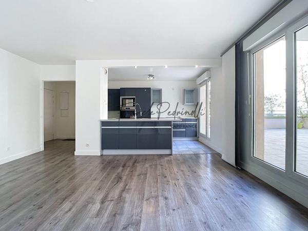 Appartement à vendre 3 pièces 72 m²  VILLEURBANNE (69) CHARPENNES – Place Charles Hernu avec terrasse exceptionnelle de 75 m²