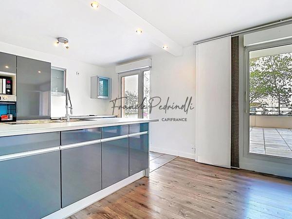 Appartement à vendre 3 pièces 72 m²  VILLEURBANNE (69) CHARPENNES – Place Charles Hernu avec terrasse exceptionnelle de 75 m²