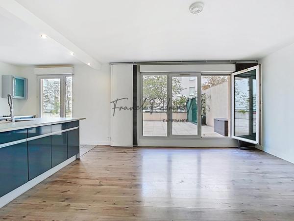Appartement à vendre 3 pièces 72 m²  VILLEURBANNE (69) CHARPENNES – Place Charles Hernu avec terrasse exceptionnelle de 75 m²