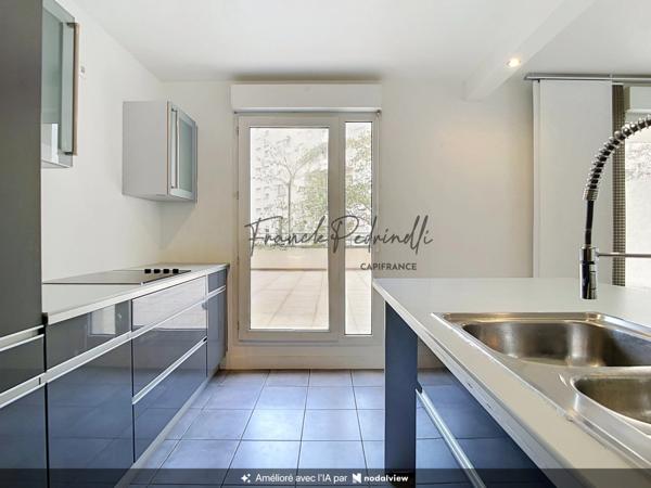 Appartement à vendre 3 pièces 72 m²  VILLEURBANNE (69) CHARPENNES – Place Charles Hernu avec terrasse exceptionnelle de 75 m²
