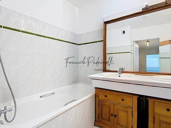 Appartement à vendre 3 pièces 72 m²  VILLEURBANNE (69) CHARPENNES – Place Charles Hernu avec terrasse exceptionnelle de 75 m²