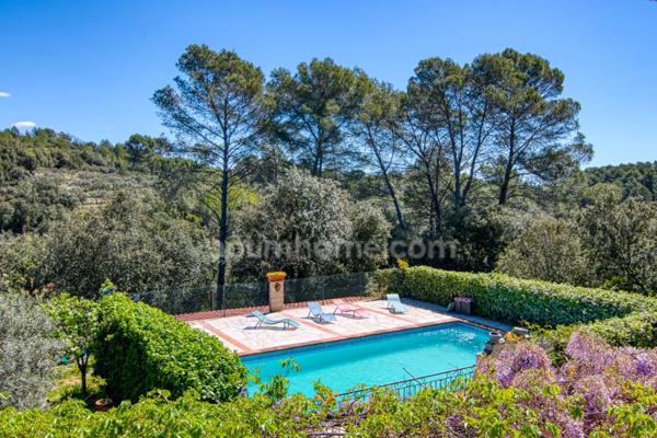Superbe Villa de 8 Pièces à Cotignac (83) – 182 m² habitables avec piscine, sur 2500 m² de terrain paysager
