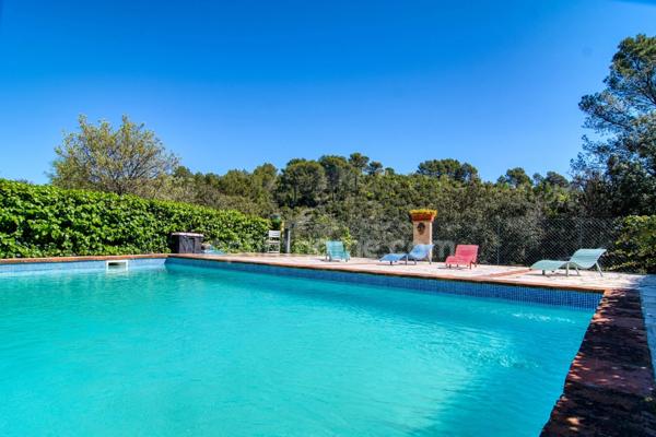 Superbe Villa de 8 Pièces à Cotignac (83) – 182 m² habitables avec piscine, sur 2500 m² de terrain paysager